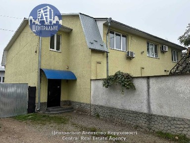 Продається окремостояча двоповерхова будівля, в цілях бізнесу