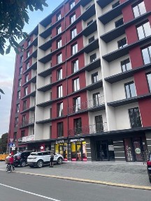 Оренда комерційного приміщення у м. Коломия. 28,6м2 у новобудові. Збоку вже відкрили кафе, піцерію і Єва.