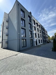 Чернівці, вулиця Кисловодська 8