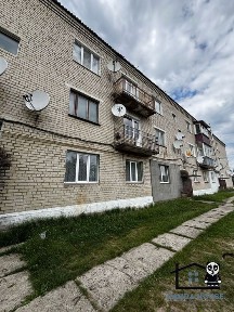 Продається простора 3-кімнатна квартира в затишному районі с. Катеринівка.