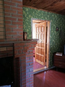 Продаж дачі з каміном, гаражем та альтанкою