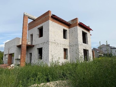 Продаж недобудованого будинку 250 м2 в чудовому районі