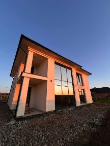 Продам будинок з басейном в Крихівцях. Друге світло, стильний дизайн, топова локація.