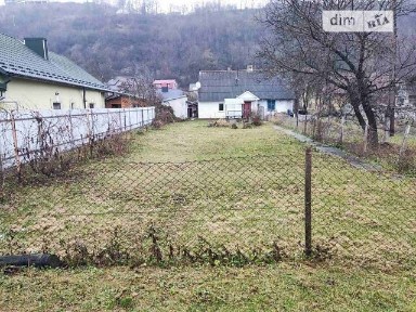 Будинок з ділянкою в центрі міста