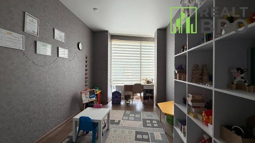 Виставка, 100м, кабінетна система + рецепція