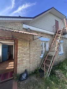 Продається просторий будинок в центрі села Плесецького.