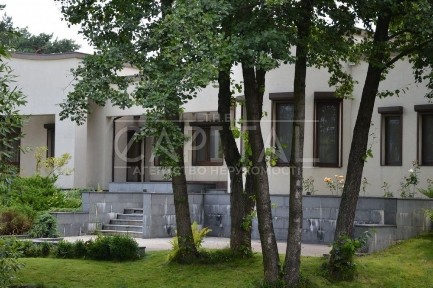 Продажа 2-этажного дома 700м2, г. Плюты