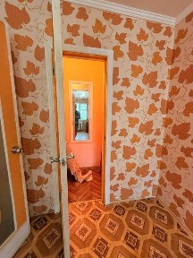 Продам 2 комнатную на Мира на низком этаже