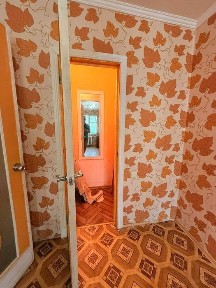 Продам 2 комнатную на Мира на низком этаже