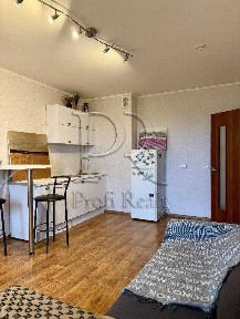 Продаж 1-кімнатної квартири 49 м², Академіка Глушкова просп., 9є