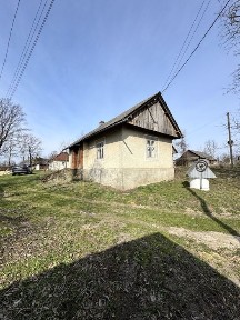 Будинок у с. Вишнів з документами