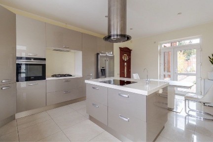 Продаж будинку 340 м² з ділянкою 10 сот. в Винниках. Вул. Білозіра.