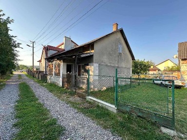 Продаж пів будинку + земля, район школи 2, м. Дрогобич!