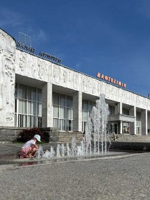 Продаж 2 кімн 4/9 Героїв України з жилою лоджією