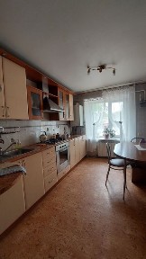 Продам 4-кімнатну квартиру. Вул. Грецька, 14.