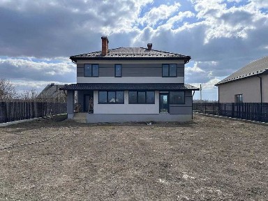 Сучасний двоповерховий будинок у тихій локації біля Івано-Франківськ
