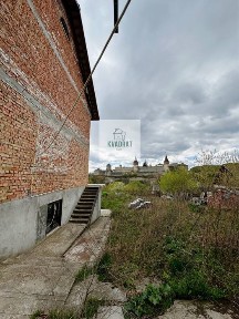 Продам шикарний будинок з гарним виглядом на фортецю