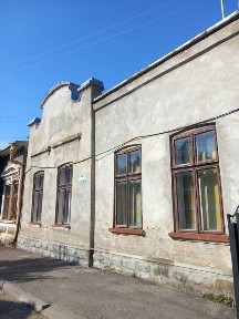 Продам 2/3 будинку з окремим входом у м. Вижниця