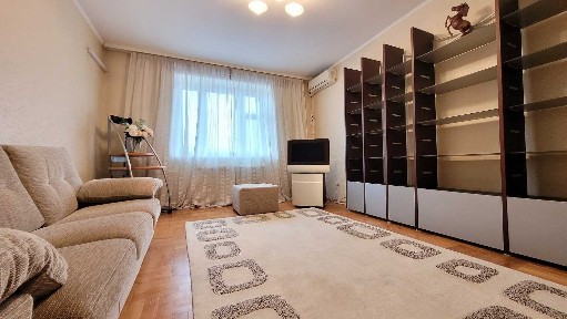 Киев, Анны Ахматовой ул., 3