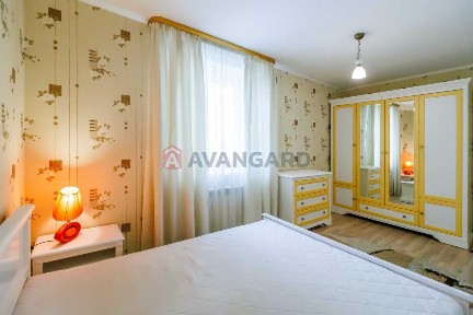 Продаж 4-кімнатної квартири 121.8 м², Центральна вул., 33/1