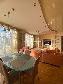 Продаж 5-кімнатної квартири 252 м², Володимирська вул., 79