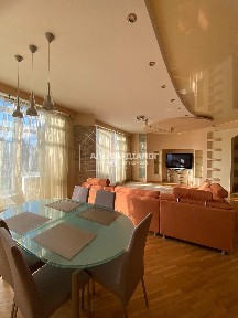Продаж 5-кімнатної квартири 252 м², Володимирська вул., 79