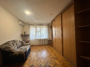 Київ, Івана Микитенка вул.