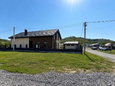 Частина нового будинку 110 м² у Мукачеві