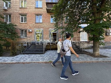 Продаж фасадного торгового приміщення, Печерськ, вул. Іоанна Павла ІІ