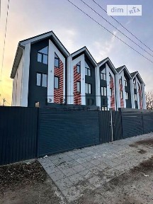 Продаж 3 поверхового таунхауса з ділянкою на 1 сотку, 100 кв. м, 5 кімнат, на вул. Радосинська • ID 34122534