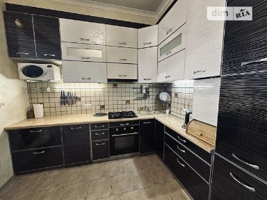 Продаж 3 поверхового таунхауса з ділянкою на 1 сотку, 140 кв. м, 5 кімнат, на вул. Араратська 13 • ID 34120990