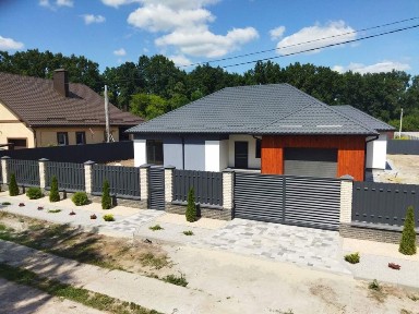 Продам будинок на Спартака біля Дендропарку.