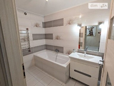 Київська вулиця, район 12-школа, Рівне, вул. Київська 77 • ID 34559463