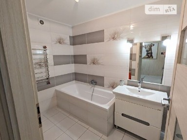 Київська вулиця, район 12-школа, Рівне, вул. Київська 77 • ID 34559463