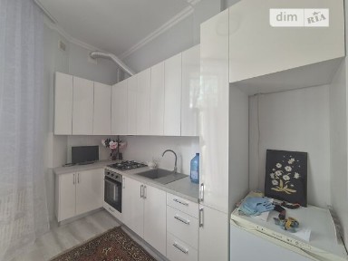 Листопадова вулиця, район Центр, Тернопіль, вул. Листопадова 8 • ID 34548235
