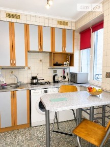 Бастіонний провулок, мікрорайон Звіринець, район Печерський, Київ, метро Звіринецька (Дружби народів), пров. Бастіонний 5 • ID 34505813