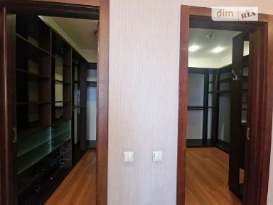 Тараса Шевченка бульвар, Київ, бул. Тараса Шевченка 33Б • ID 33674820