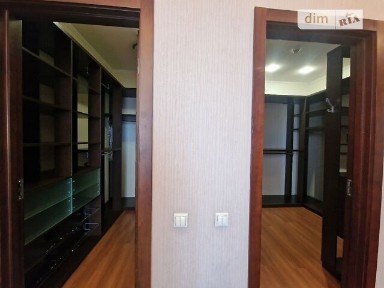 Тараса Шевченка бульвар, Київ, бул. Тараса Шевченка 33Б • ID 33674820