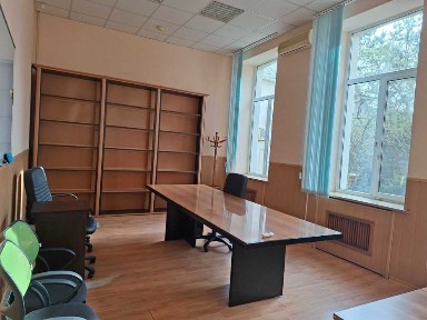 Офіс 29м2. ТЦ Дім та Інтер'єр. Центр. Б/п паркування. Світло 24/7