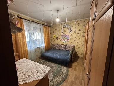 Бровари, Грушевського 17