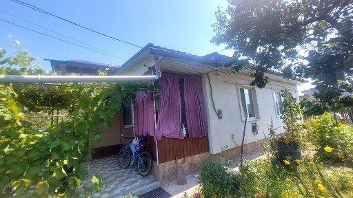 Продам частину будинку. Пр-т Незалежності, 221.