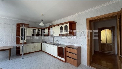 Продаж 4 кімнатної квартри по вул. Володимирська