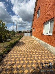 Продається красивий будинок готовий «під ключ».