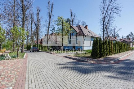 Київська область, Рославичі