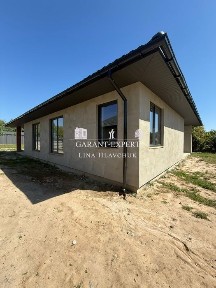 Будинок 180 м², 3 спальні, кухня-студія, 8 соток. Петрушки