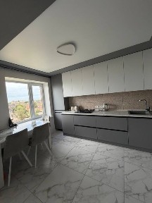 Продам 4 кімнатну квартиру в центральній 9-ти прверхівці