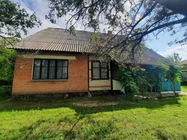 Продаж цегляного котеджу в с. Лазарівка