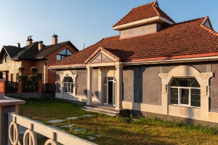 сучасний будинок у Хотові біля Феофанії та Лісників резервне живлення, газ, без%