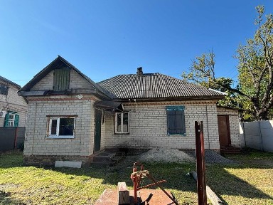 Цегляний будинок в центрі Раківки