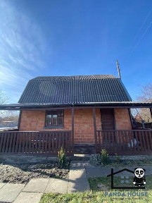 Продається дачний будинок у тихому районі міста.